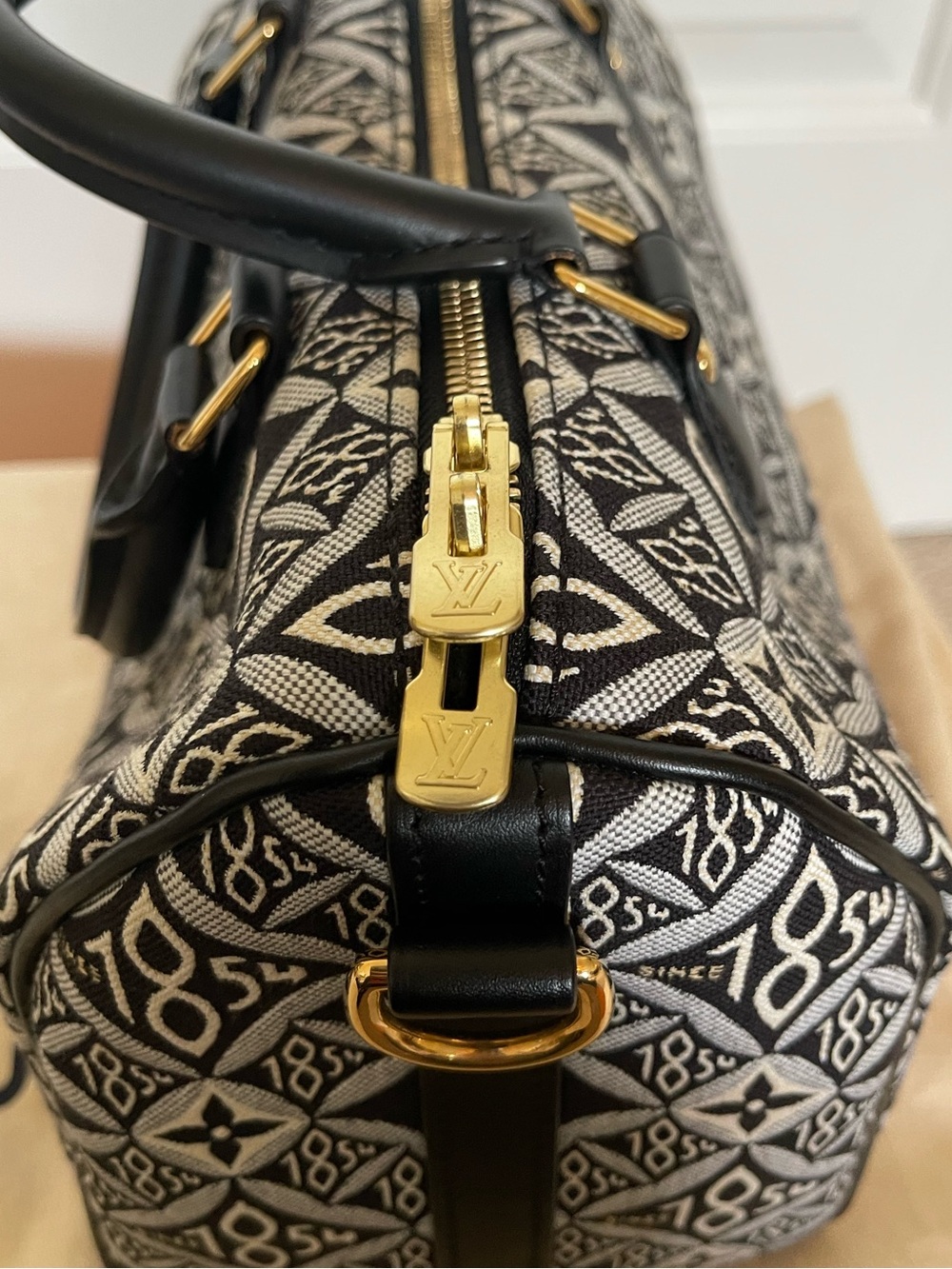 Louise Vuitton Speedy Bandouliere 25 In Noir Limited Edition Handbag - Picture 6 of 10